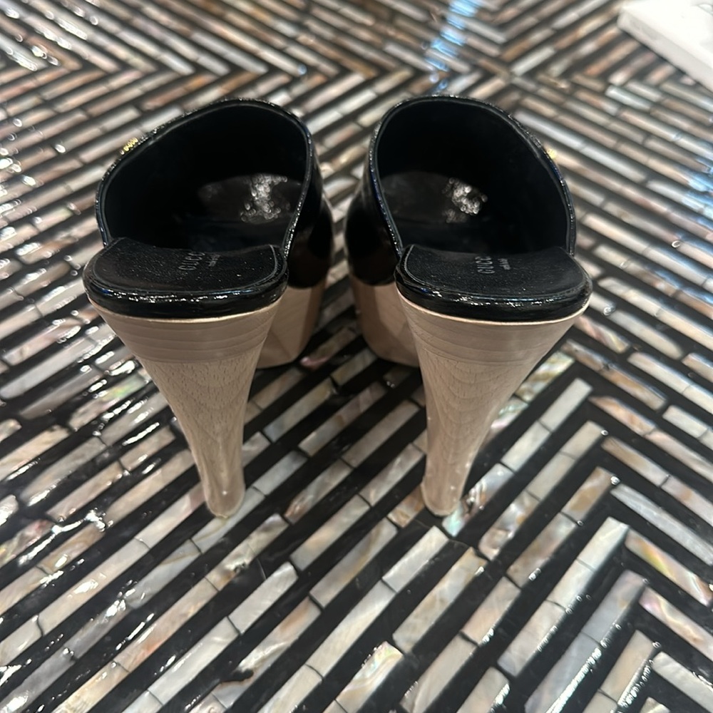 Gucci Black Patent Leather Hysteria Platform Clogs - Picture 3 of 11